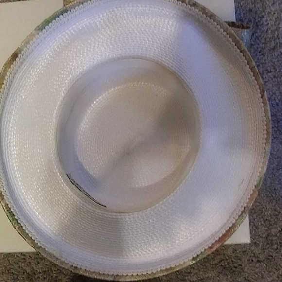 She's line New York - Picture 2 of 3